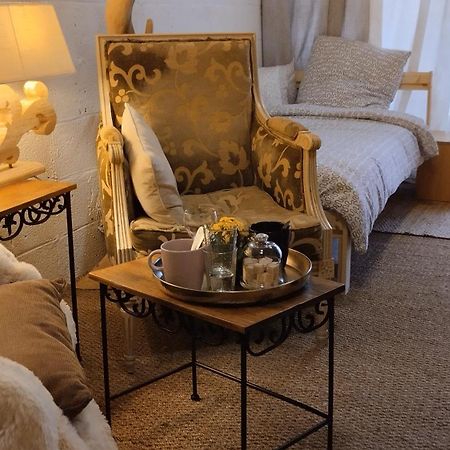 Le Laboratoire Shabby Chic De La Parfumerie Du Manoir Chavagne Extérieur photo