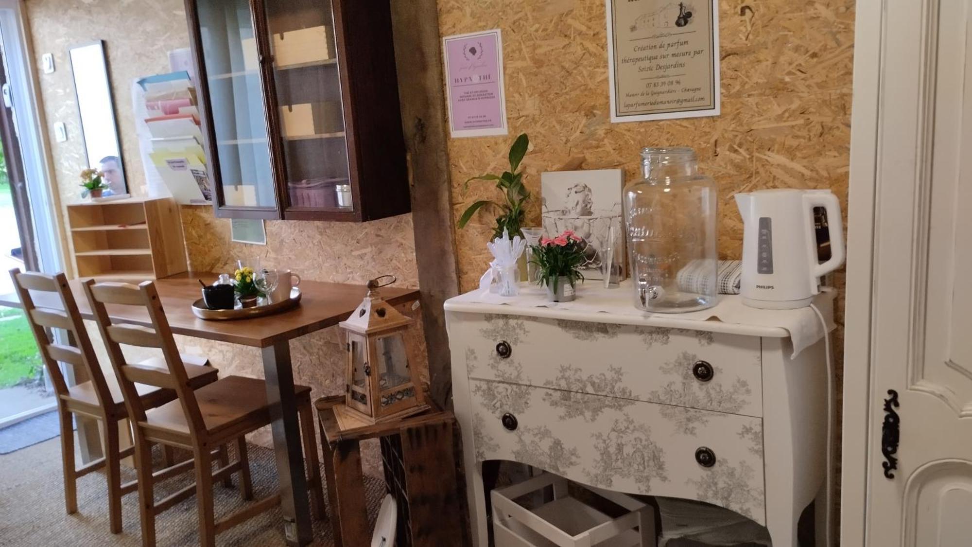 Le Laboratoire Shabby Chic De La Parfumerie Du Manoir Chavagne Extérieur photo