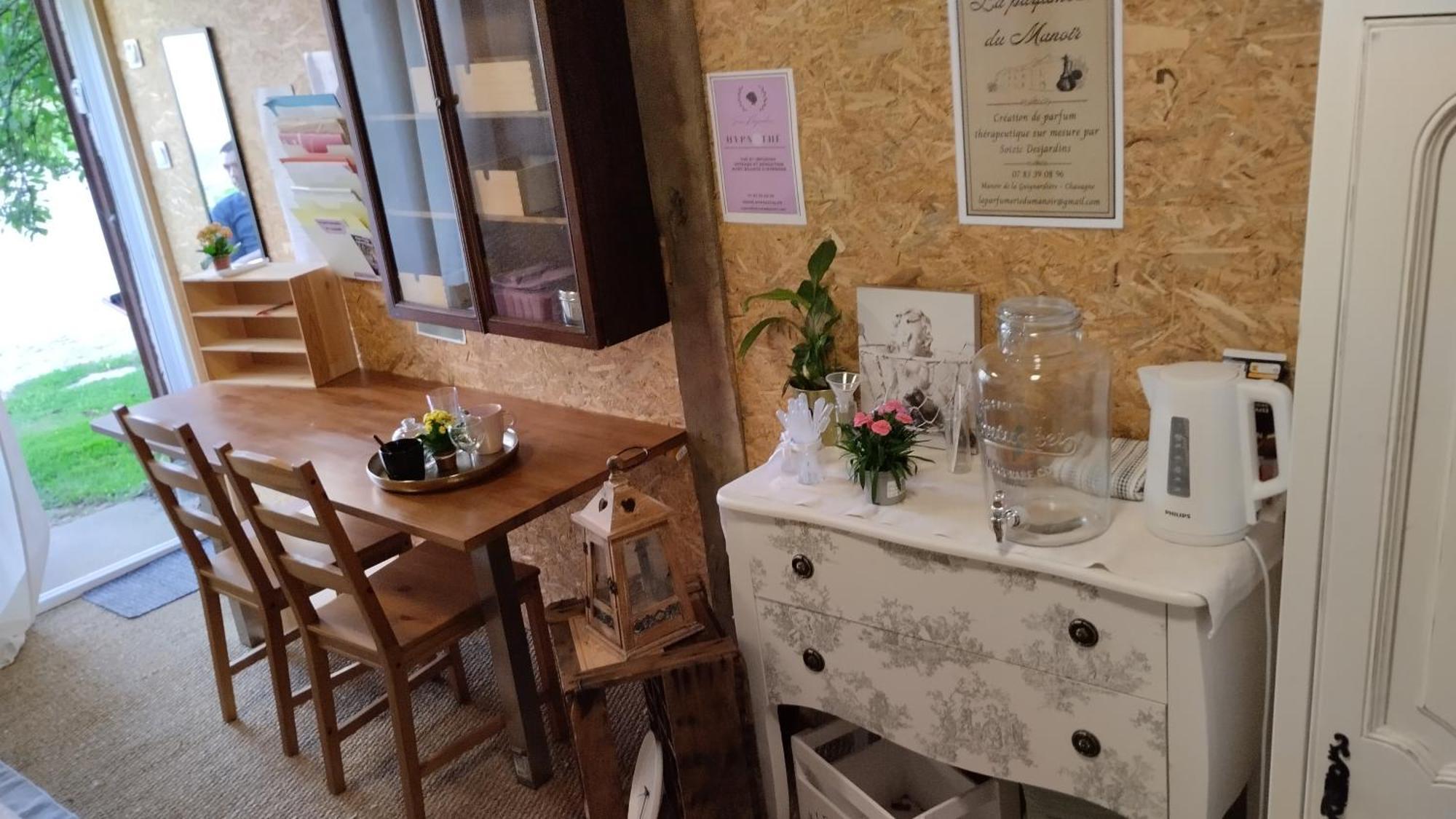 Le Laboratoire Shabby Chic De La Parfumerie Du Manoir Chavagne Extérieur photo